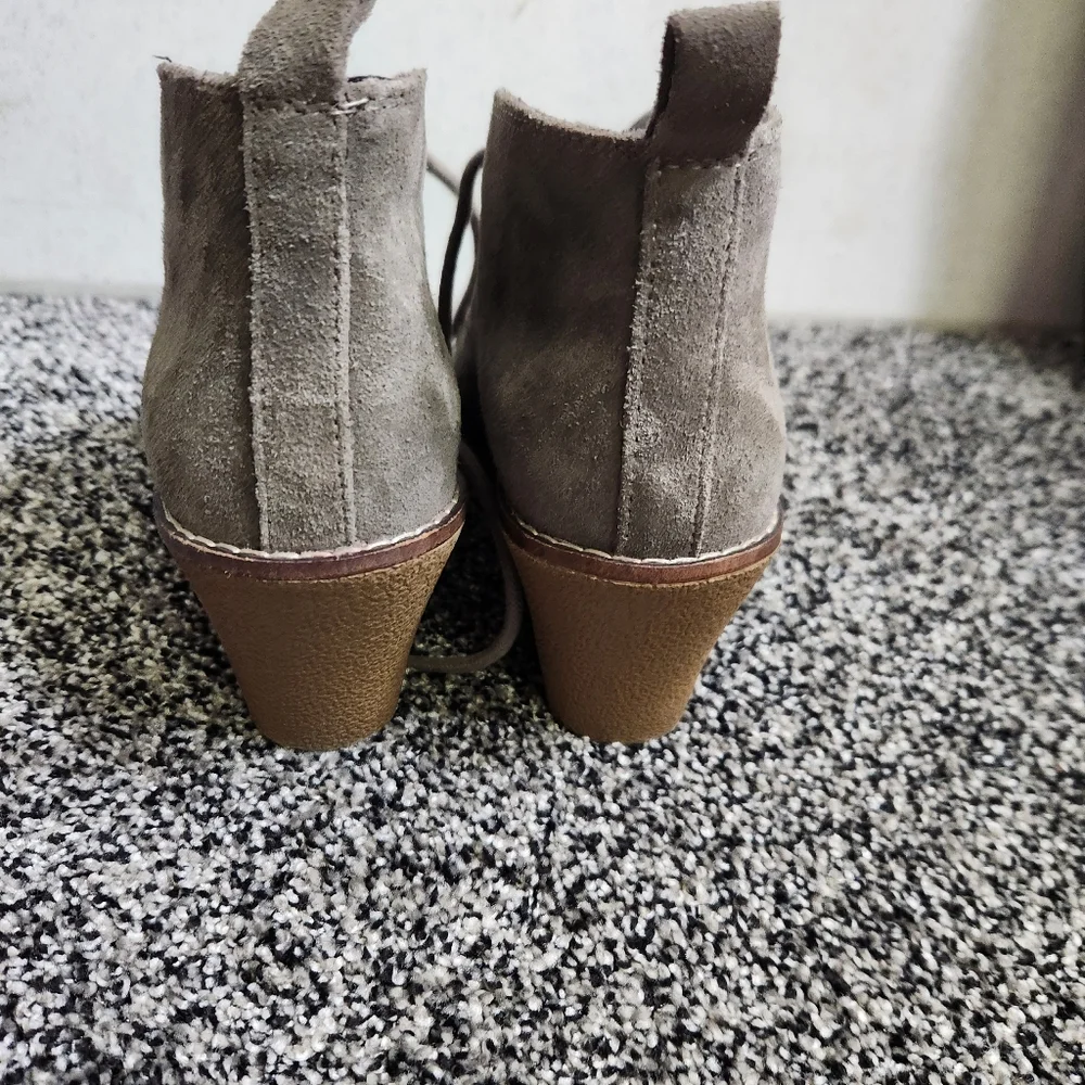 White Mountain Suede Women’s Size 8‎ Booties Wedge Gray Lambert Ankle Boots Fall